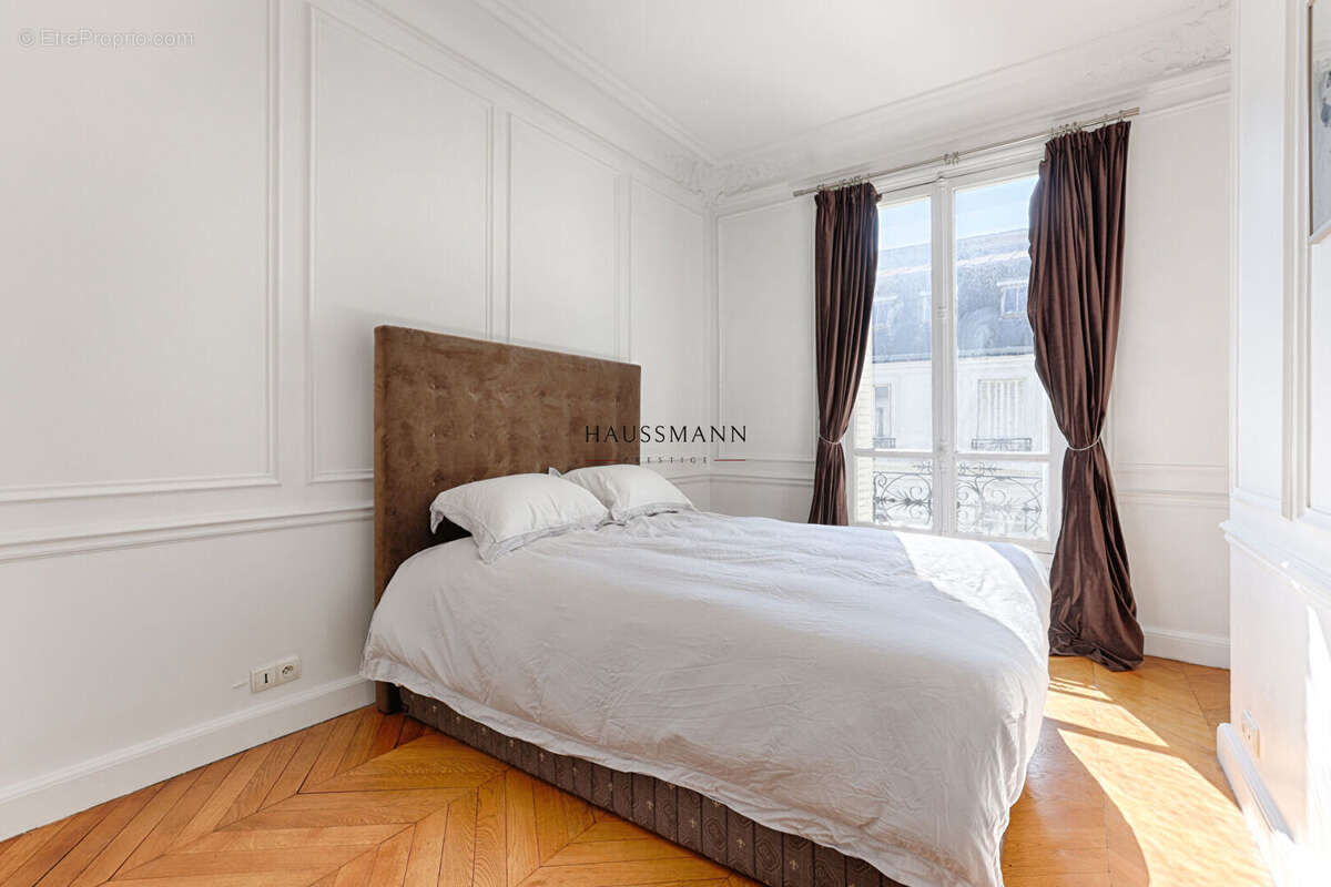 Appartement à PARIS-8E