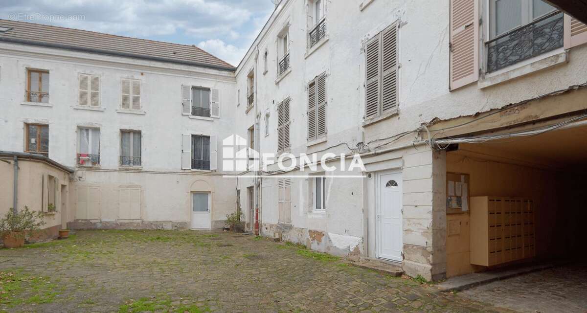 Appartement à CORBEIL-ESSONNES