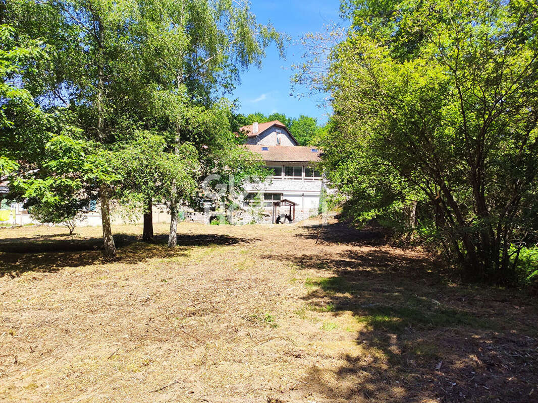 Maison à CELLES-SUR-DUROLLE