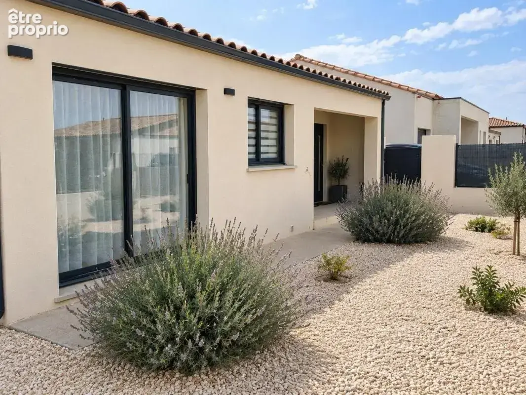 Villa plain-pied avec piscine – ginestas - photo 2