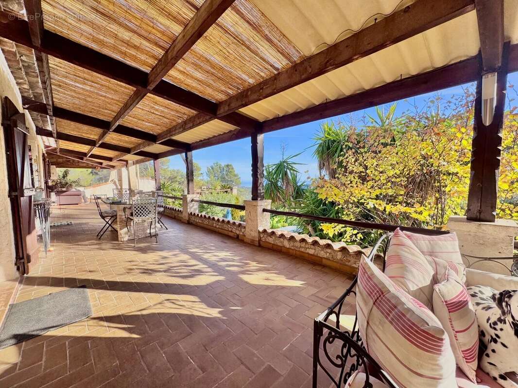 Maison à TOURRETTES-SUR-LOUP