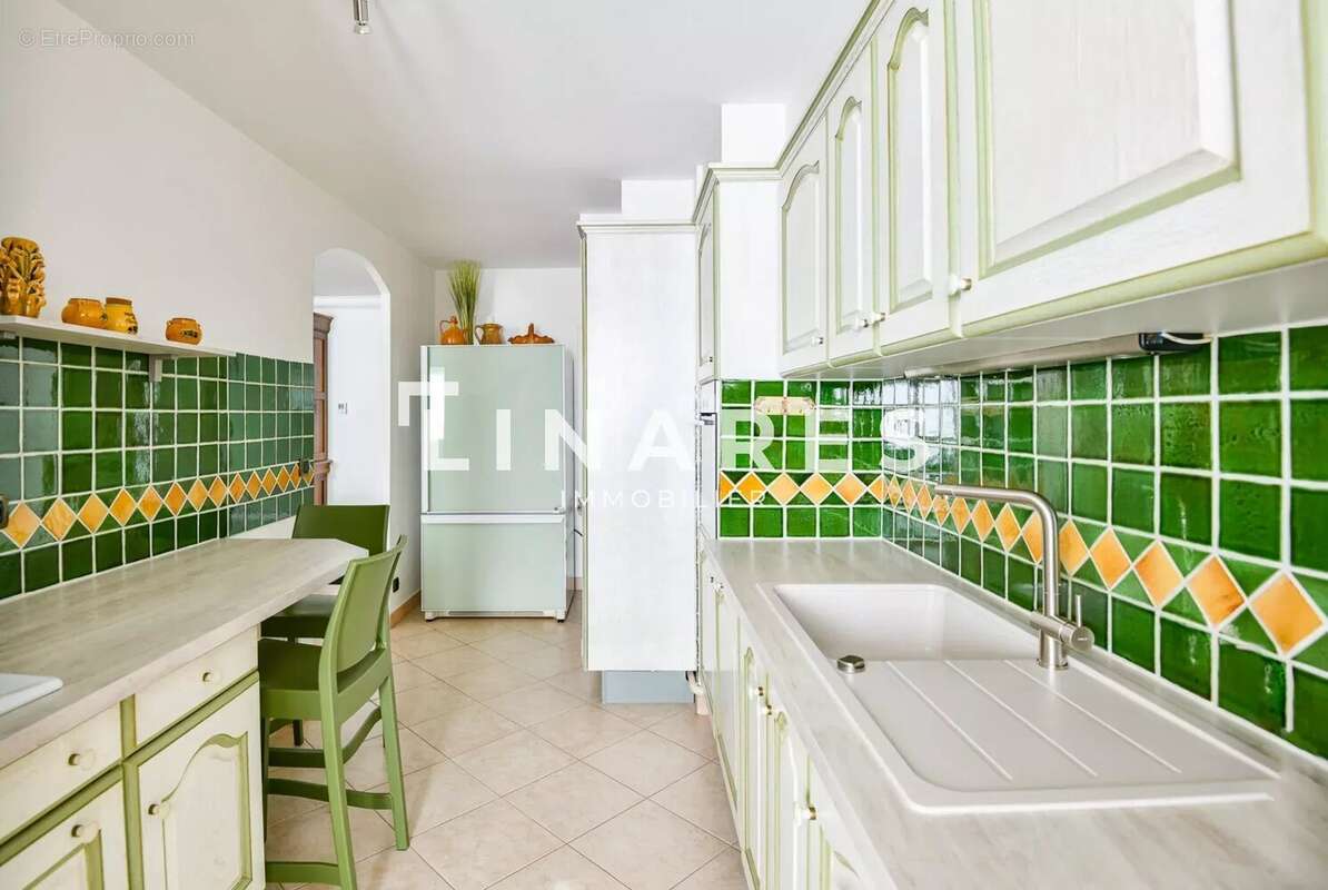 Appartement à MARSEILLE-4E