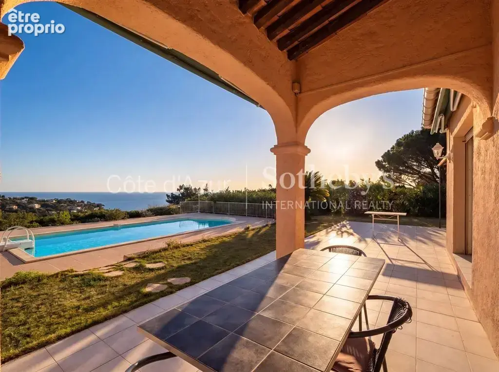 Les Issambres, villa avec vue mer, piscine et potentiel d’extension proche des plages - photo 2