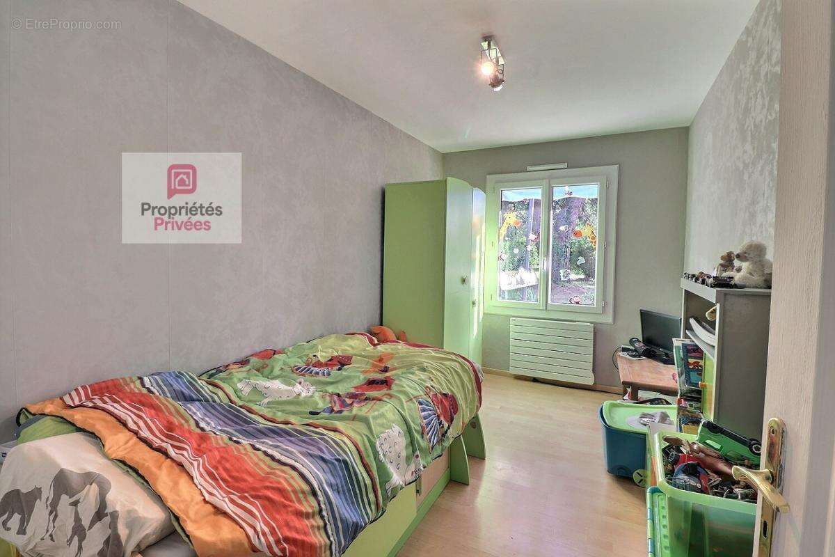 Maison 5 pièces de 106 m2 - 4 chambres - Garage - Terrasse plein sud - 3 places privatives dans la propriété -cabanon de jardin- - photo 11