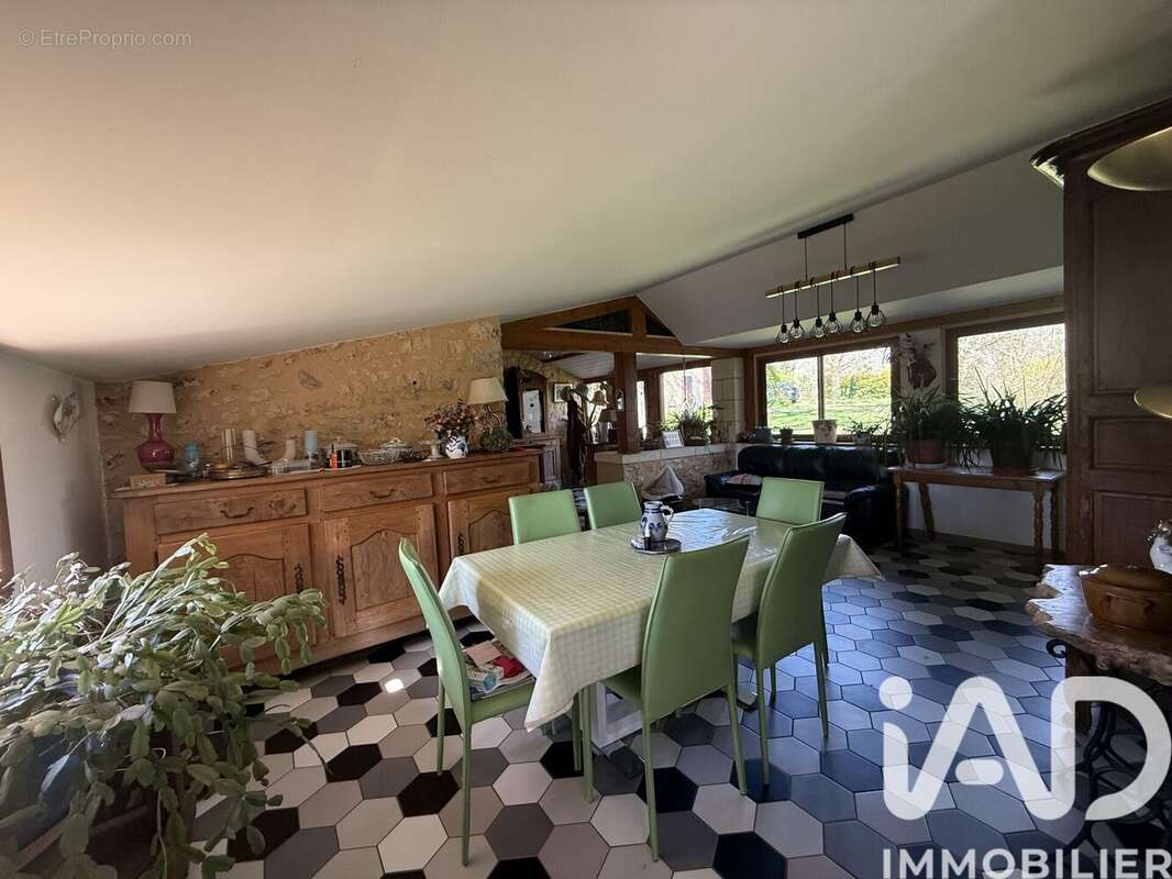 Maison 328 m² à Saint-Felix-De-Villadeix  - photo 9