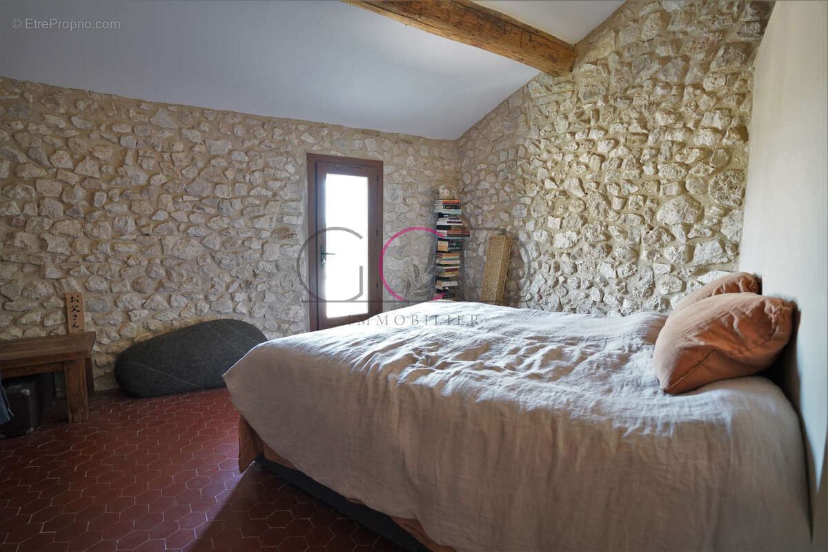 Maison à VENTABREN