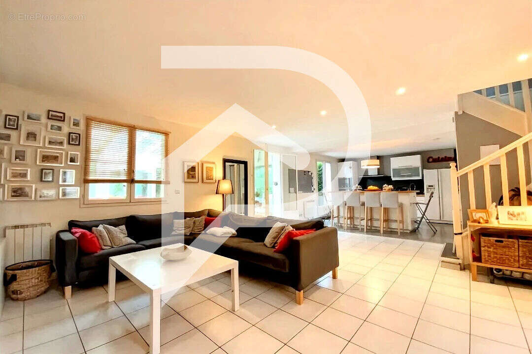 Maison à OZOIR-LA-FERRIERE