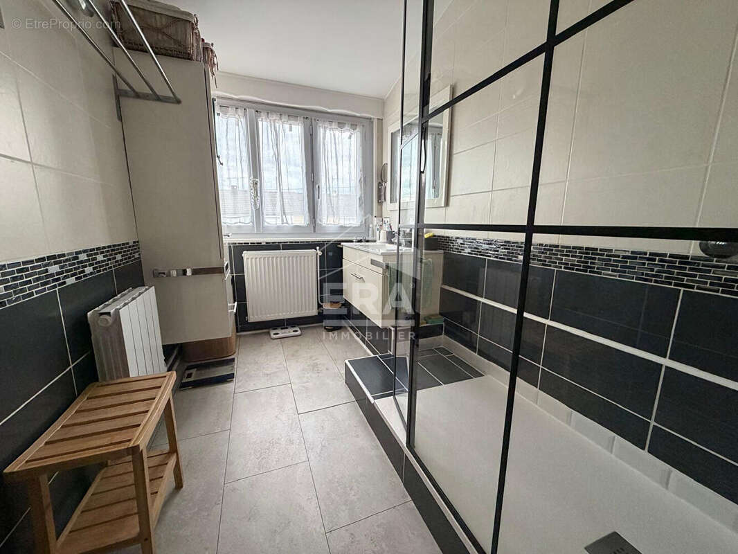 Maison à SAINT-CLAIR-DE-LA-TOUR