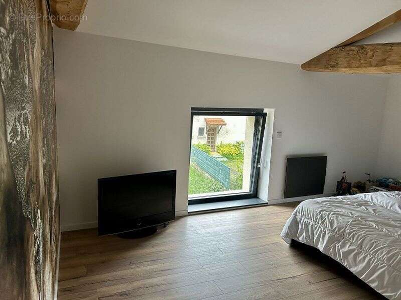 Maison à MONTROND-LES-BAINS