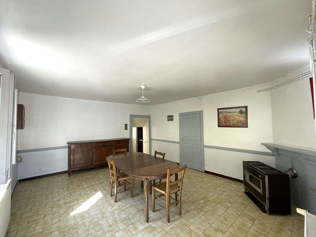 Maison à POLIGNY