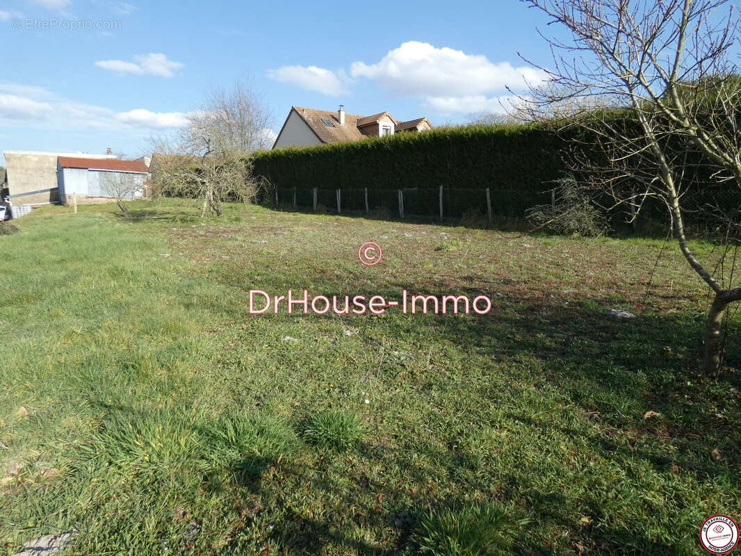 Terrain à MARIGNE-LAILLE