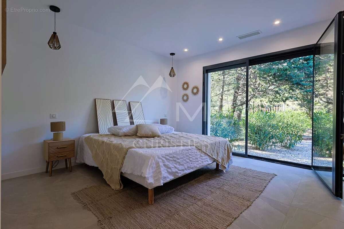 Maison à PLAN-DE-LA-TOUR