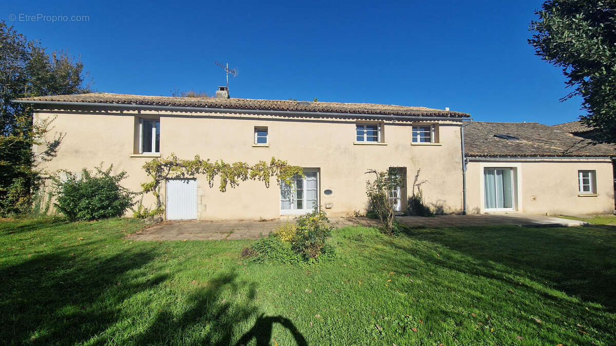 Maison à CELLE-LEVESCAULT