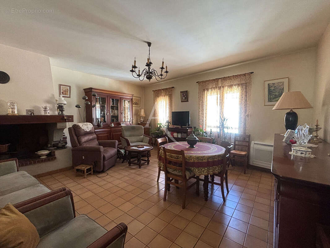 Maison à DOUZENS