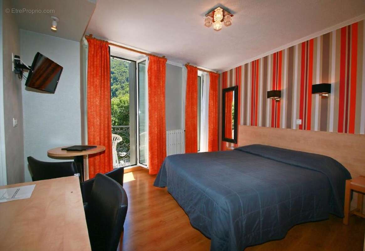 Commerce 325 m² à Antignac  - photo 5