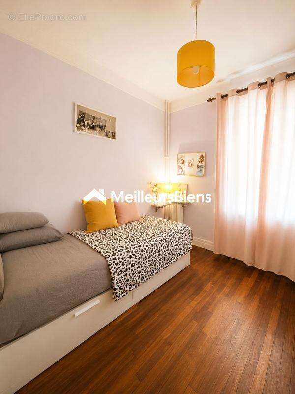 Appartement à CHARENTON-LE-PONT