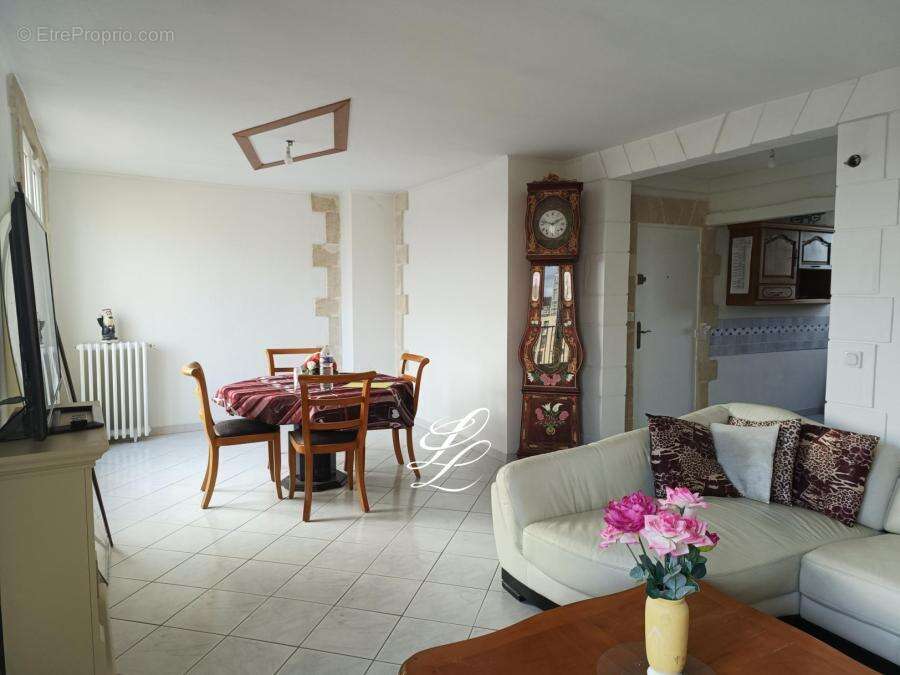 Appartement à ALLONNES