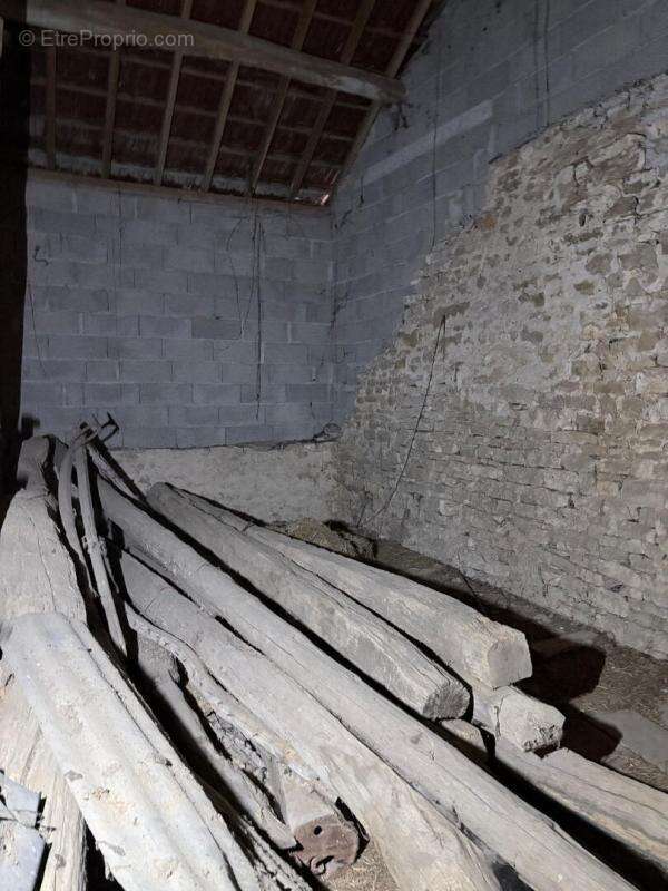 Ancien corps de ferme à fort potentiel avec dépendances - photo 12
