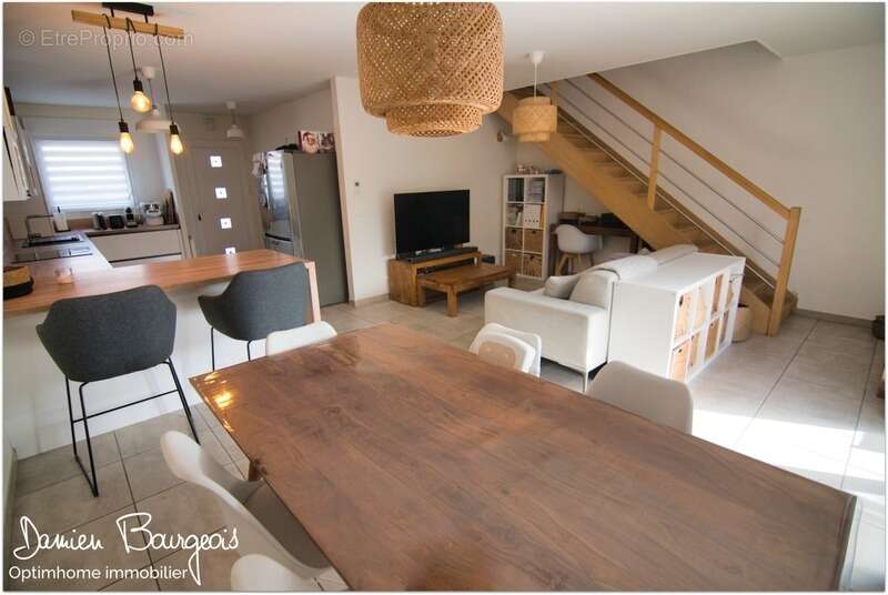 Maison à SAINT-GENIS-POUILLY