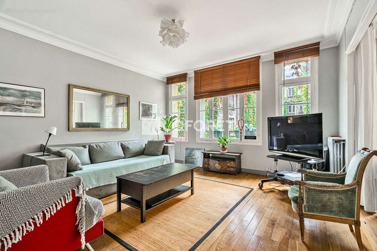 Appartement à PARIS-16E