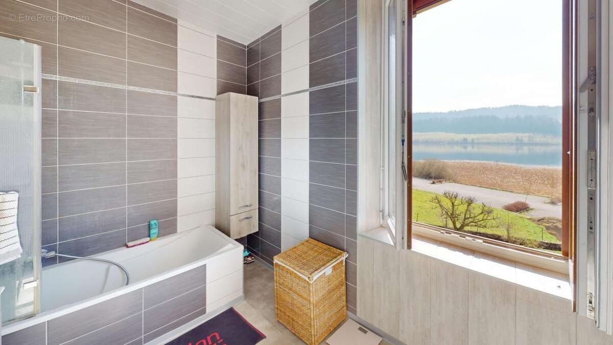 Appartement à SAINT-POINT-LAC