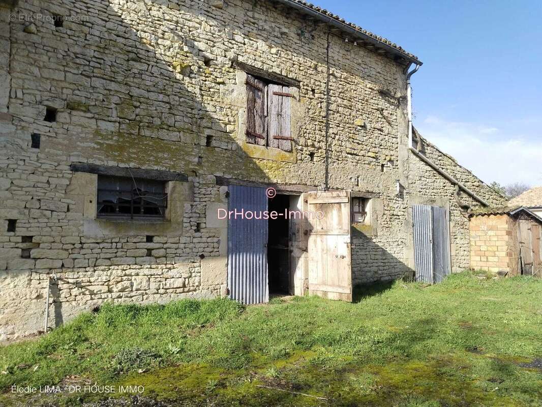 Maison à LA GREVE-SUR-MIGNON