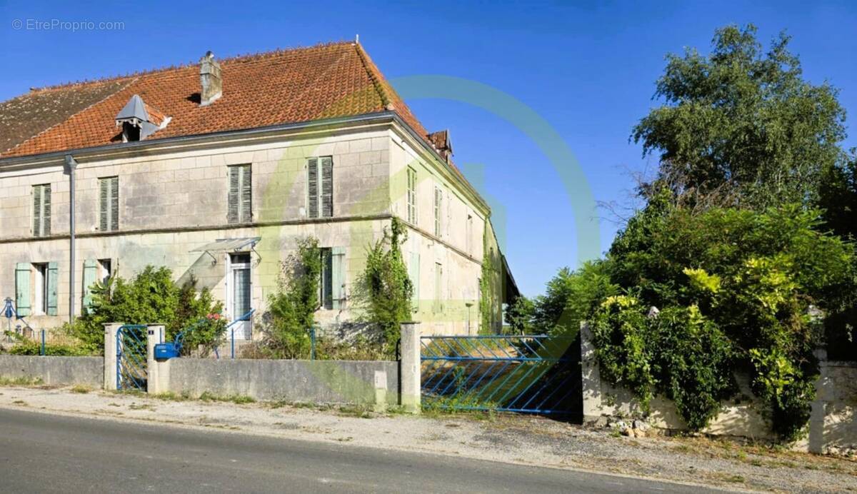 Maison à MOSNAC