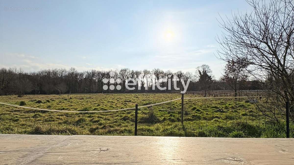 Maison à CHAILLEVETTE