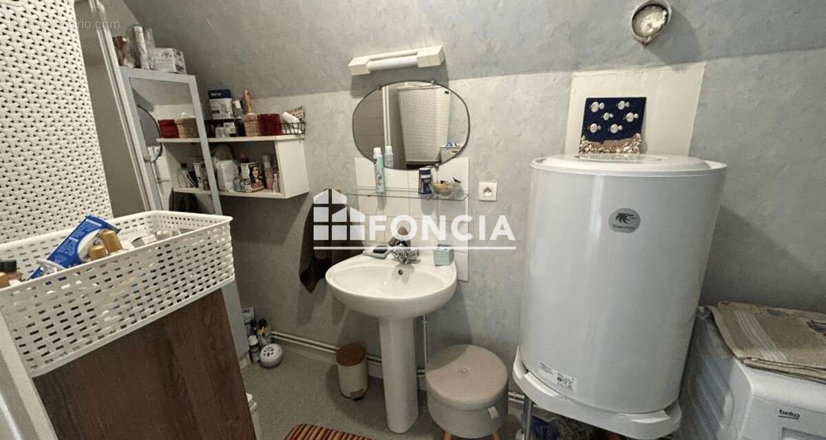 Dol-de-bretagne – centre-ville appartement t2 dans immeuble de caractere - photo 4