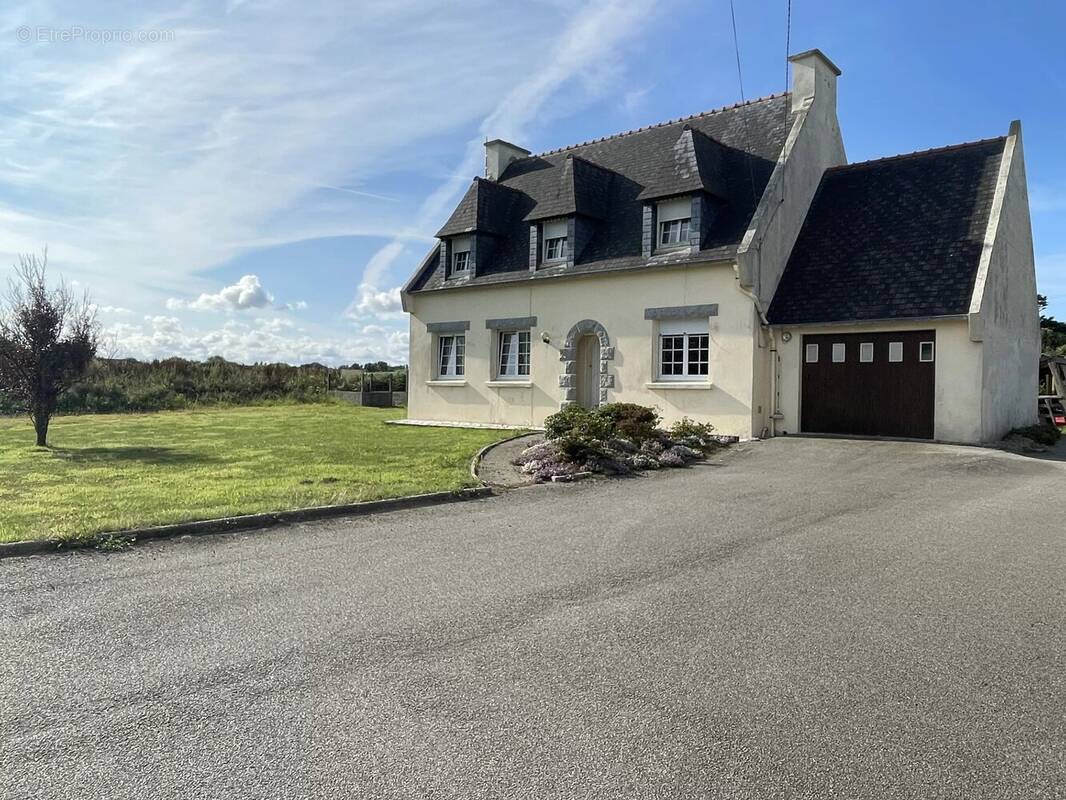 Maison à PLOUGUERNEAU