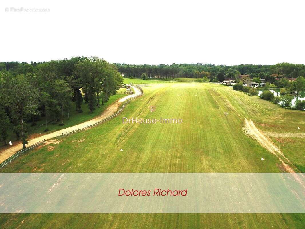 Terrain à PRESSIGNAC-VICQ