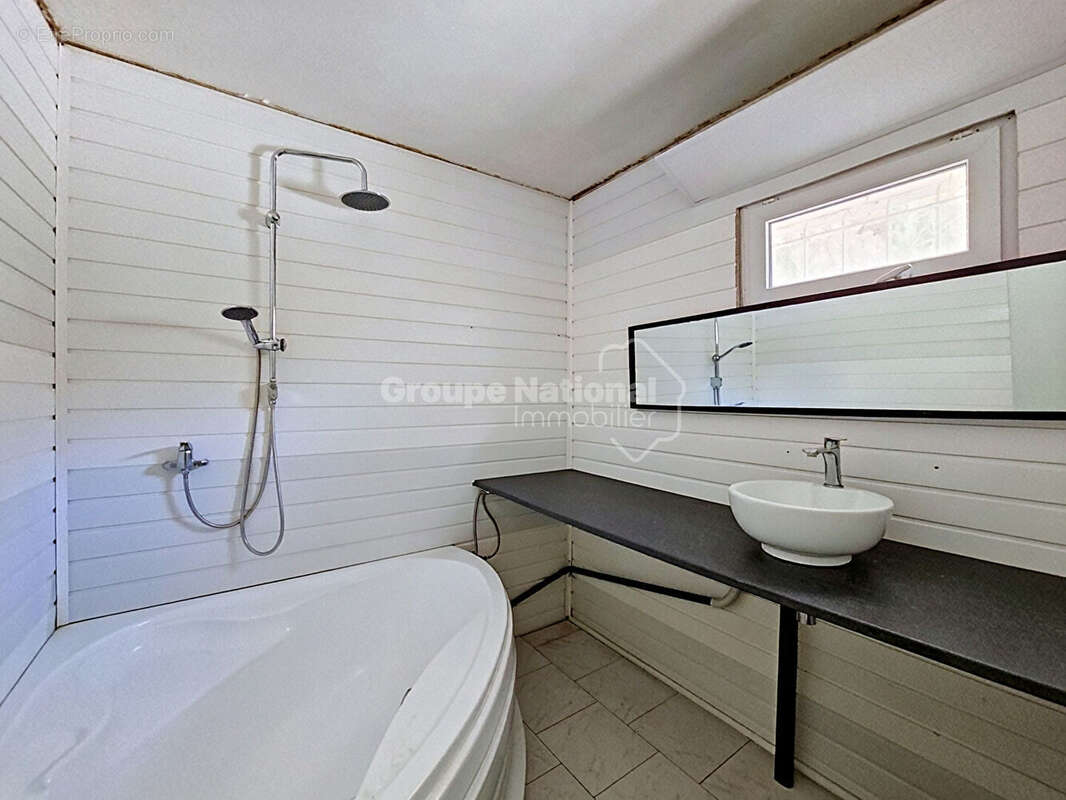 Maison familiale de 144 m² habitables avec dépendance, jardin arboré et fort potentiel - photo 9