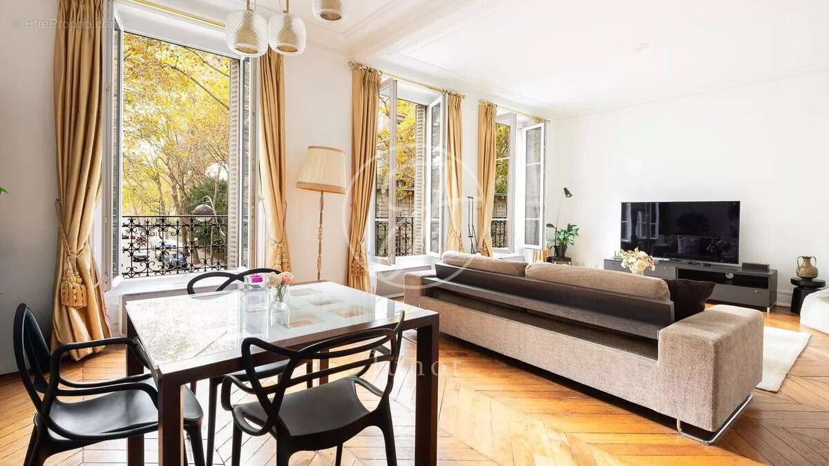 Appartement à PARIS-7E