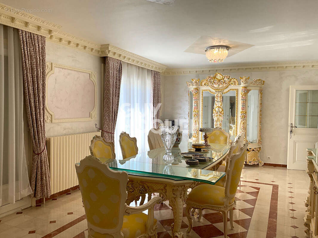 Maison à LE BLANC-MESNIL