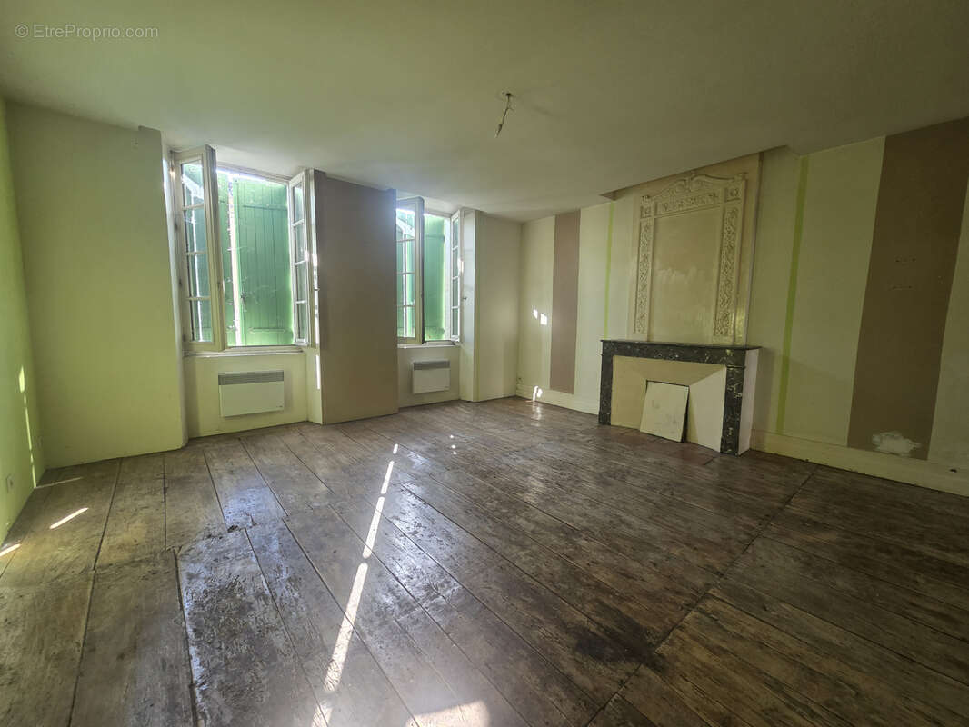 Immeuble de caractère avec fort potentiel au cœur du bourg de Castillonnès - photo 2