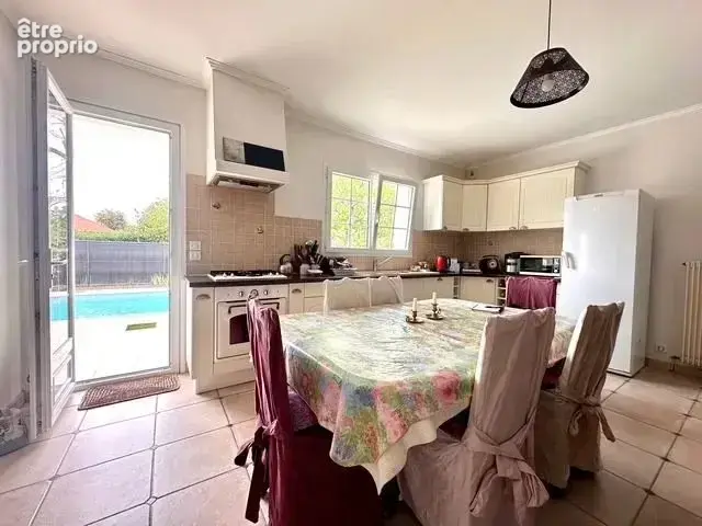 Maison 220 m² à Martignas-Sur-Jalle  - photo 6