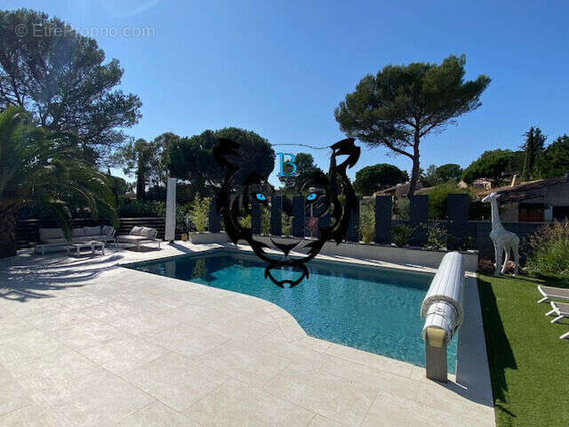 Maison à ROQUEBRUNE-SUR-ARGENS