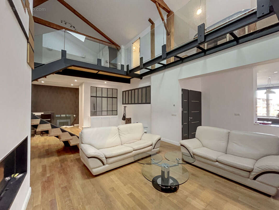 Appartement à CAZERES