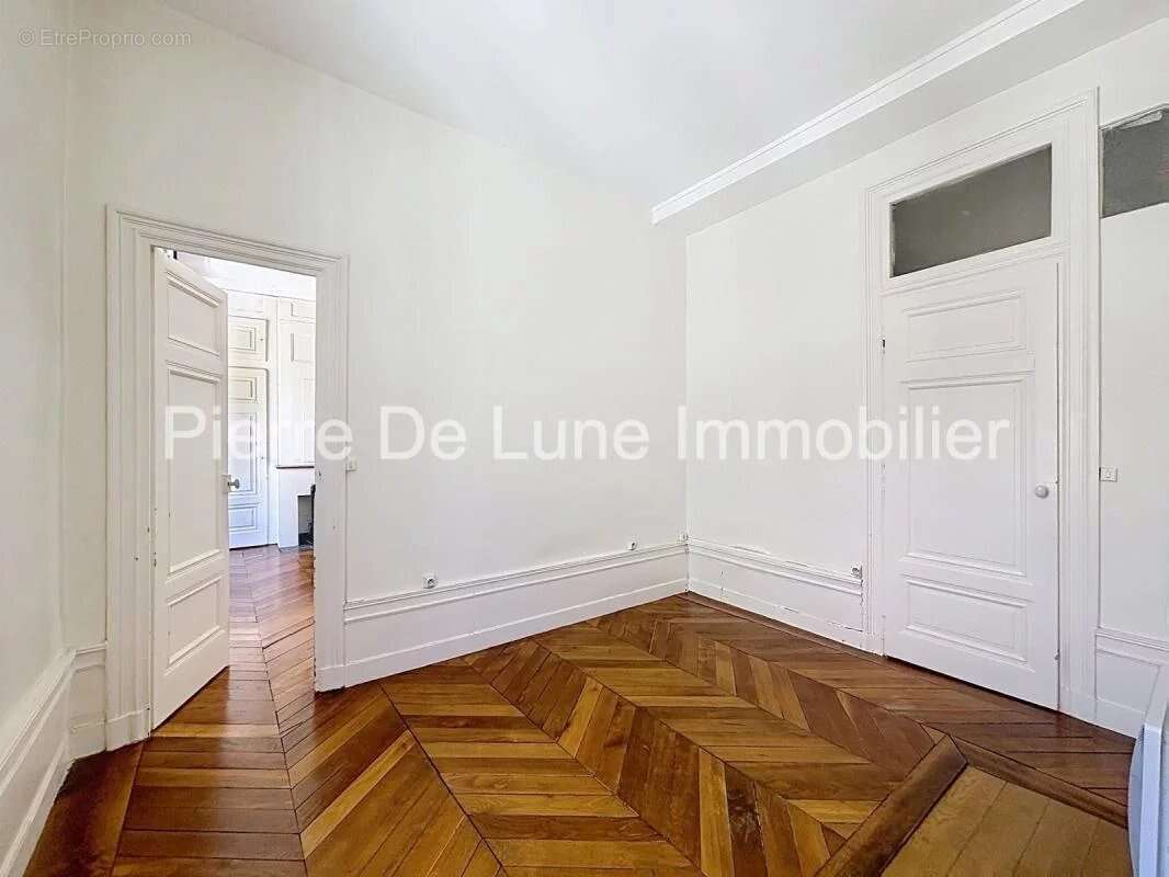 Lyon 1er – Appartement de caractère à réinventer  Charme de l'ancien, dressing, cave & grenier - photo 18