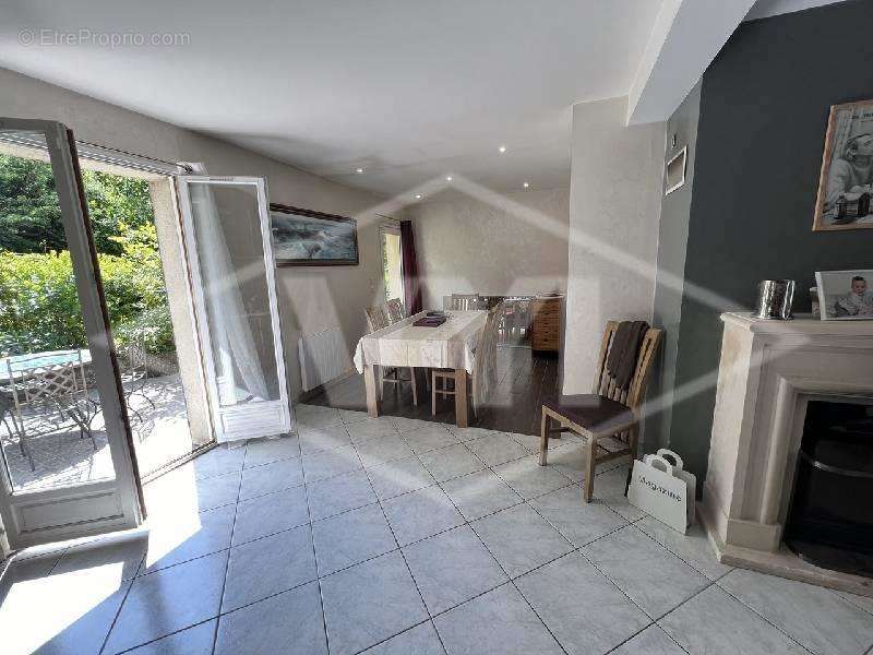 Maison à COMBS-LA-VILLE