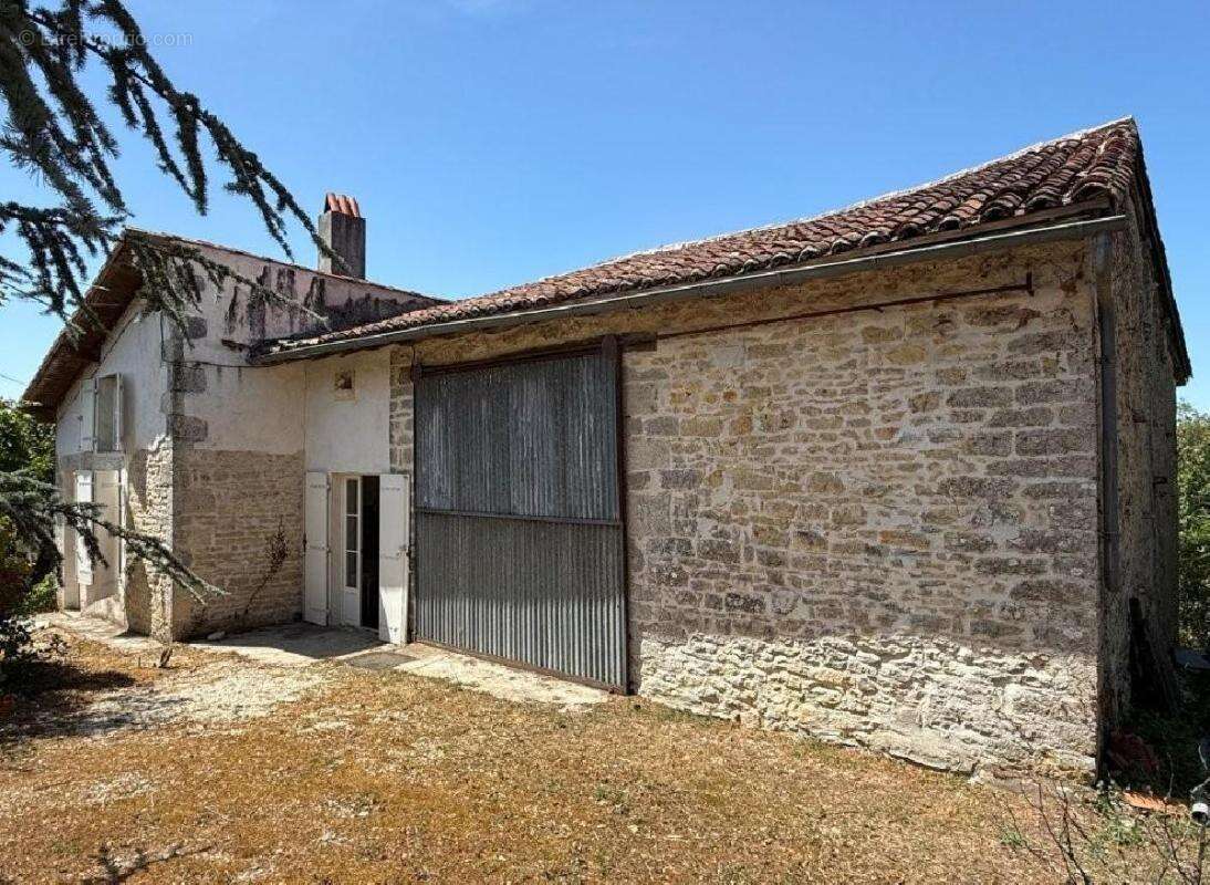 Maison 121 m² à Verteuil-Sur-Charente  - photo 4