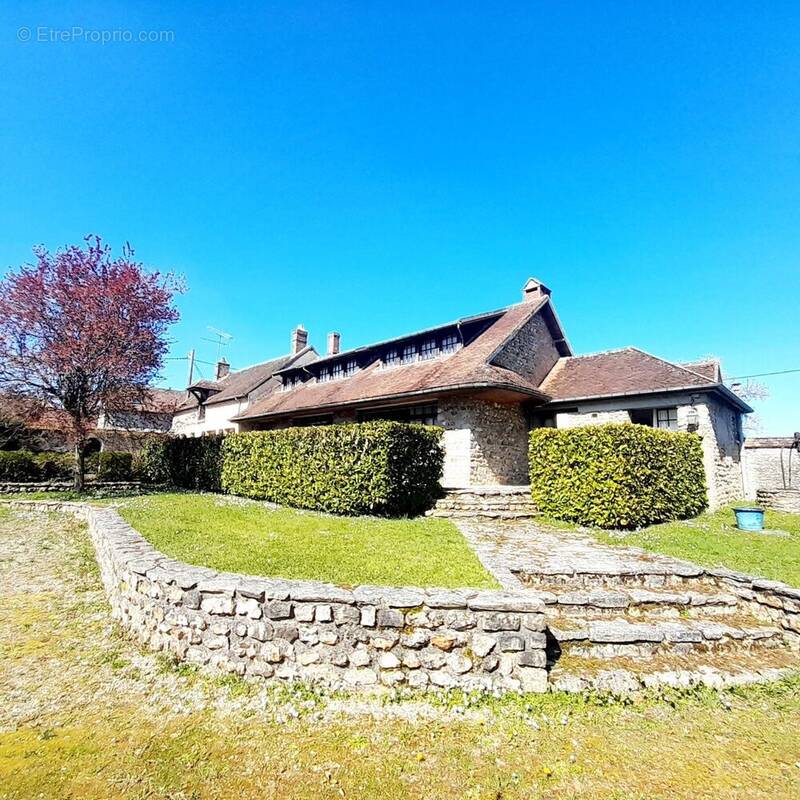 Maison à LES BORDES