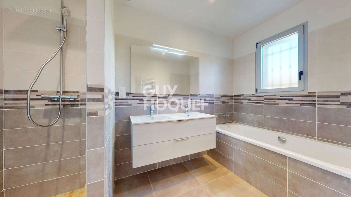 Maison  neuve 4 chambres  (140 m²) à vendre à Saint Antoine - photo 8