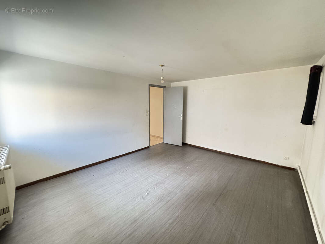 Appartement à BOUROGNE