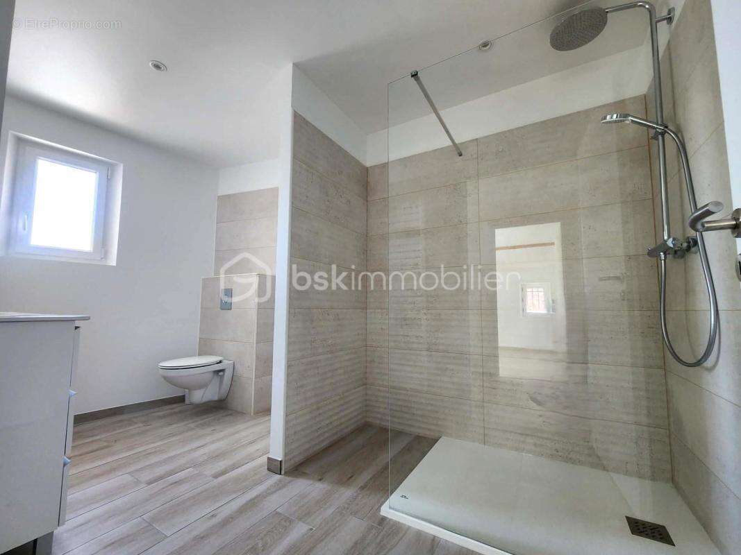 Maison de village T5 de 130 m² – Rénovation intégrale (DPE A) – Extérieur sans vis-à-vis et stationnements privatifs - photo 16