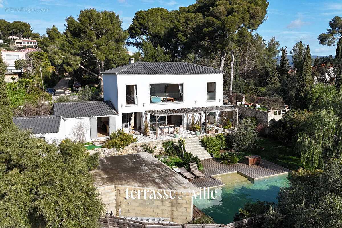 La ciotat - figuerolles - maison familiale - t6 - 204 m2 + t2 40 m2 - piscine - parcelle 1041m2 - vue mer - 1 - photo 31