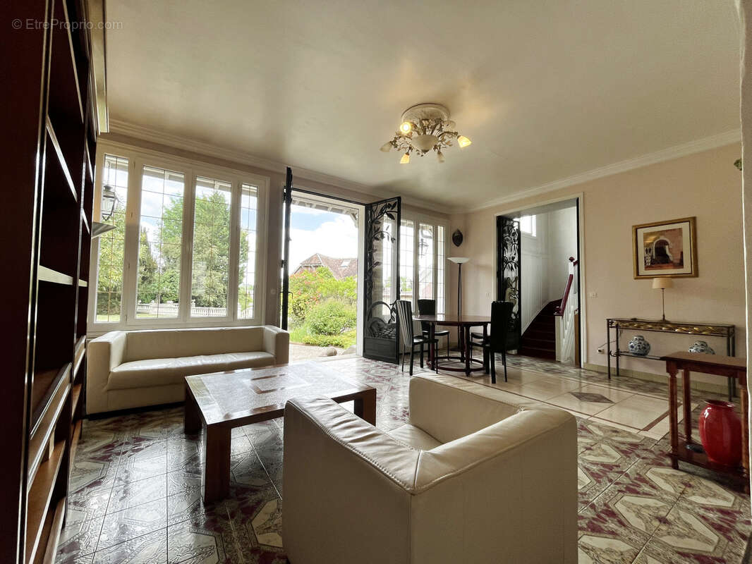 Maison à JOUY-LE-MOUTIER