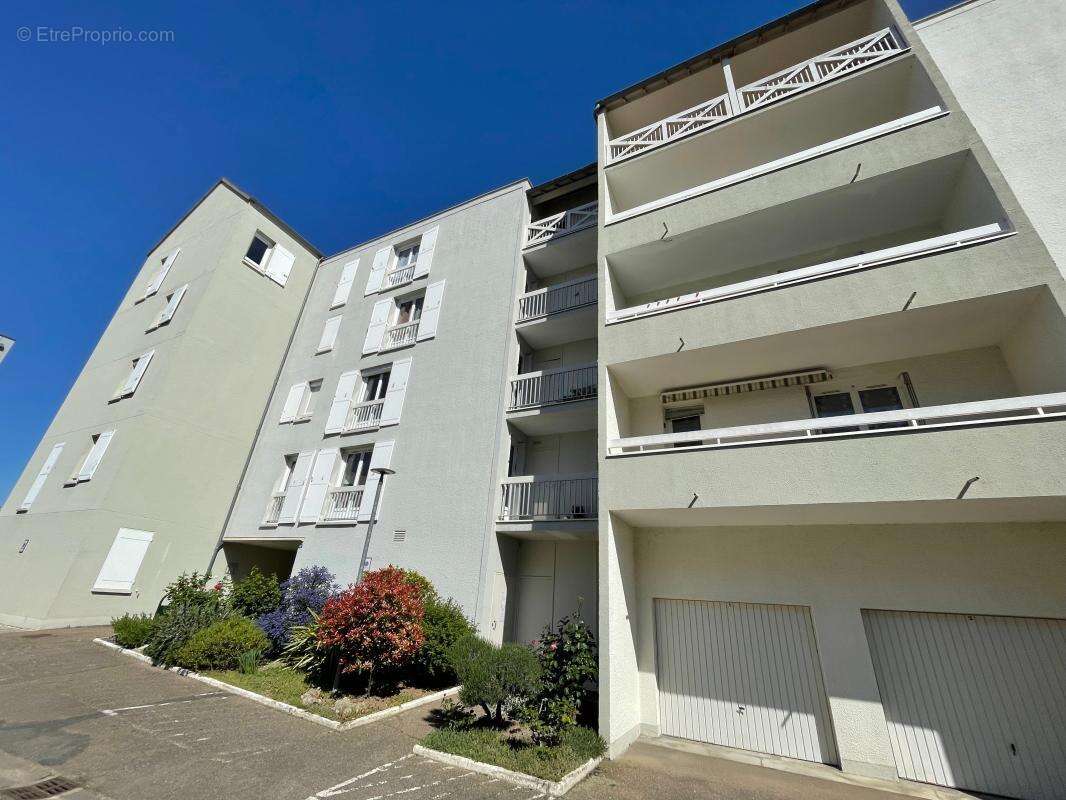 Appartement à SAINT-JEAN-DE-BRAYE