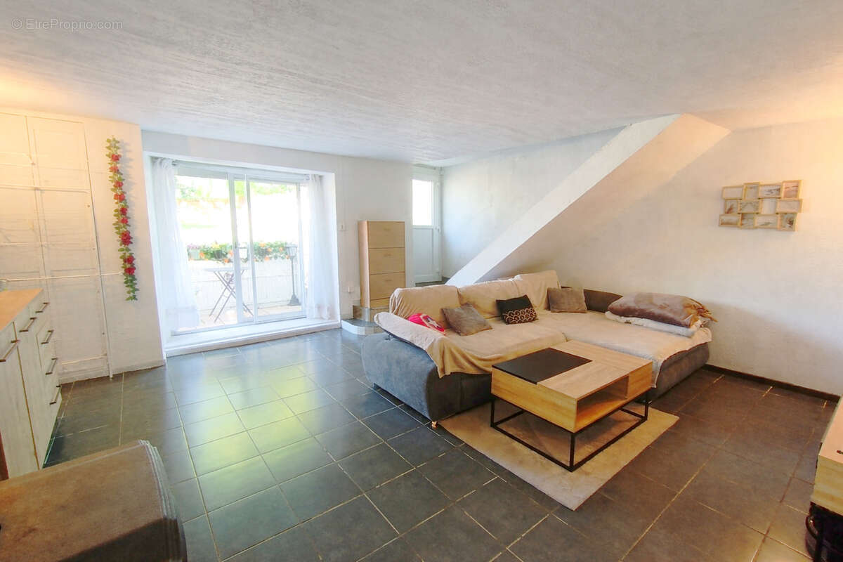 Maison à DECAZEVILLE