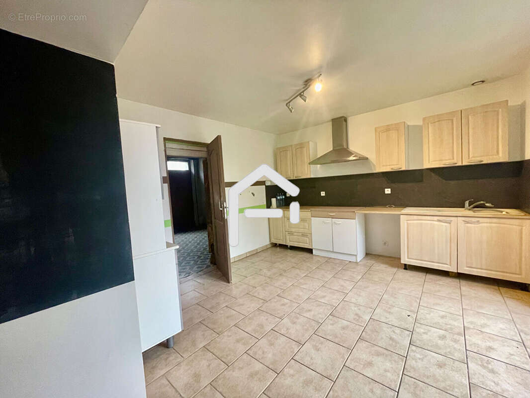 Maison à LIGNY-LE-CHATEL